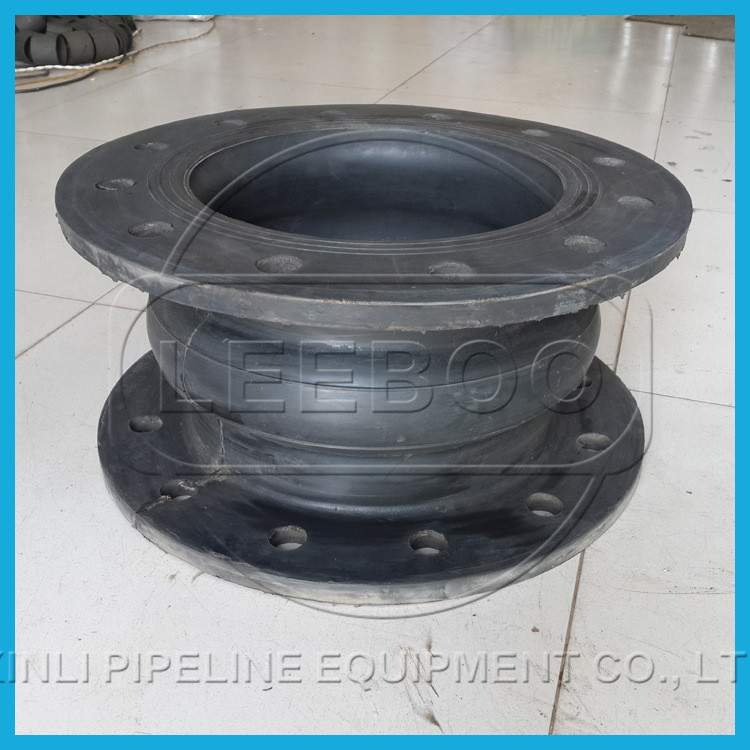 翻邊液壓<a href=http://www.xinligd.com target=_blank class=infotextkey>橡膠接頭</a>球體現(xiàn)場(chǎng)